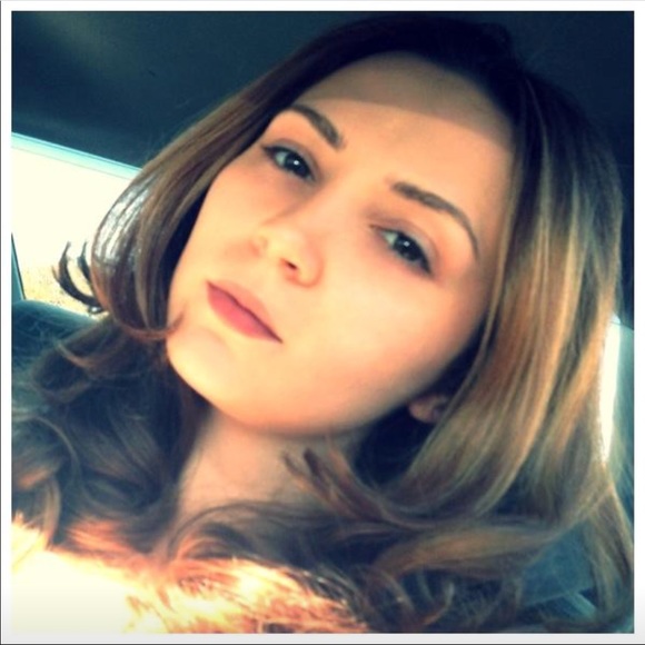 Meet your Posher, Amalia - Picture 1 of 3